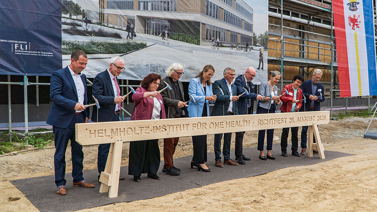 Richtfest am HIOH: Neues Institutsgebäude nimmt Gestalt an
